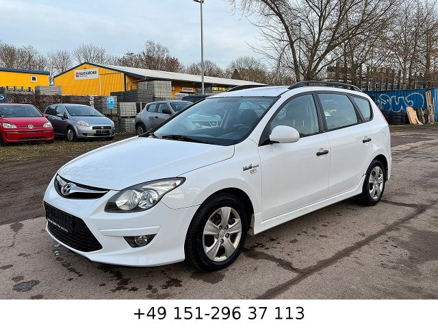 Hyundai i30 CW blue 1.6 CRDi 66 kW Klima Euro5