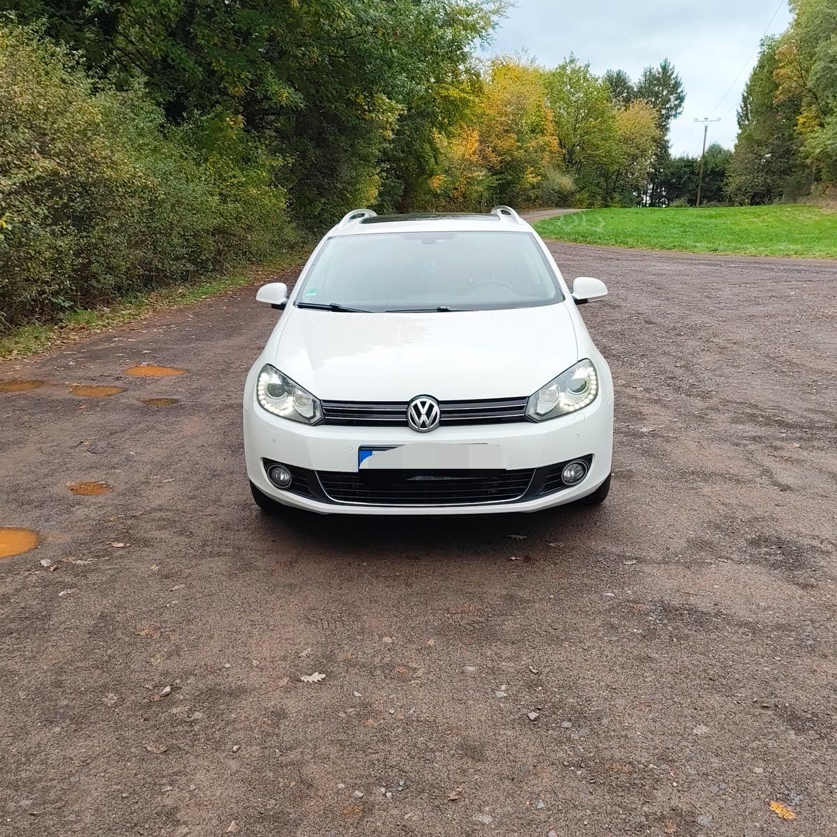 Volkswagen Golf 2012 — rear view