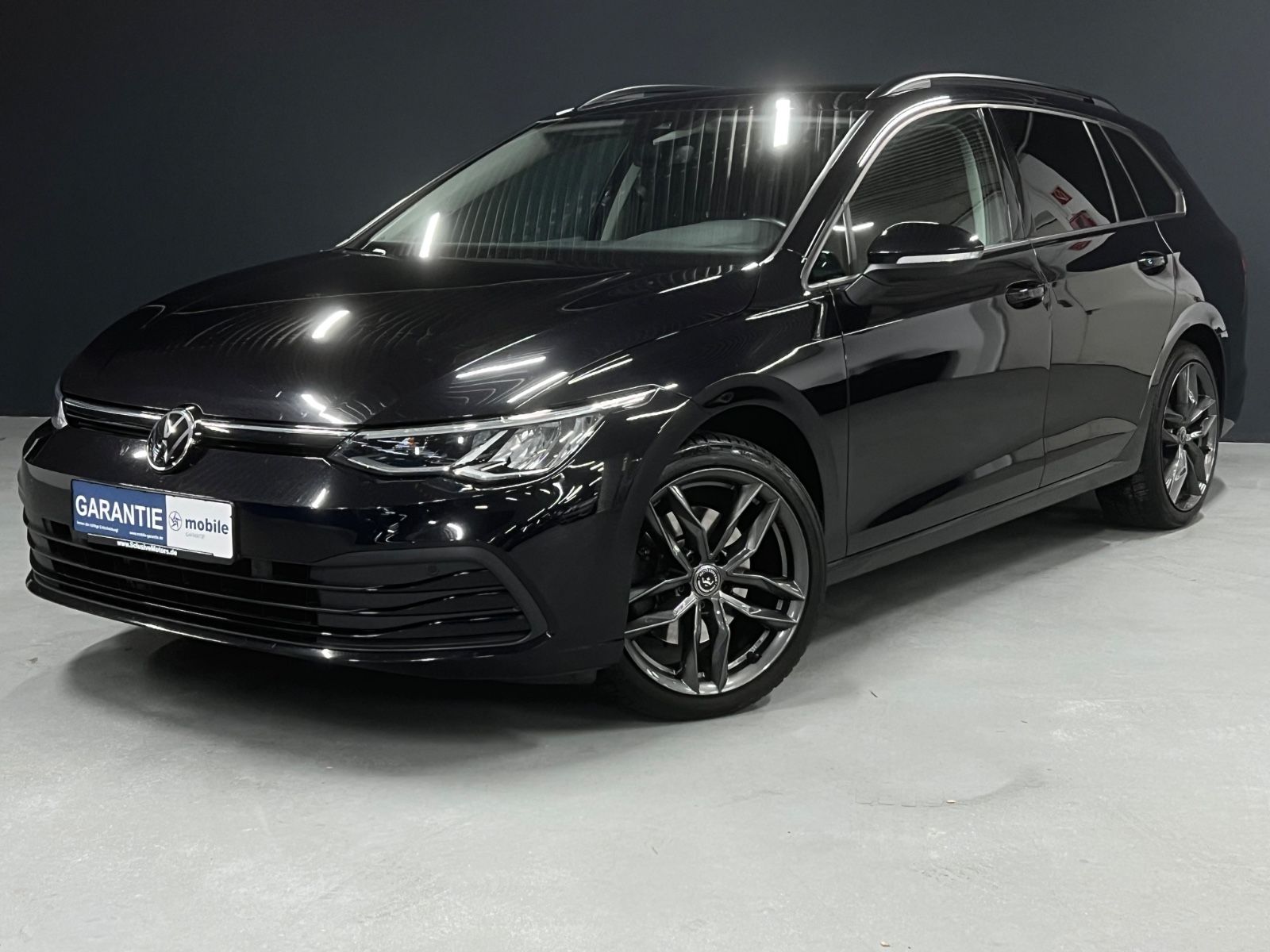 Volkswagen Golf VIII 2.0TDI AHK ACC SHZ LHZ Virtual CarPlay
