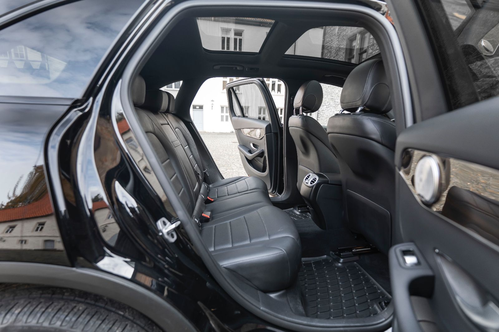 Fahrzeugabbildung Mercedes-Benz GLC 300 4Matic 360° LED TOTW PANO