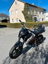 KTM Duke 690r  - KTM 2011 690