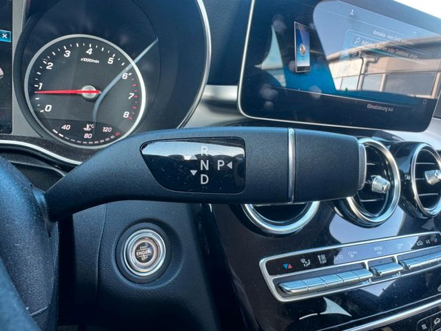 Fahrzeugabbildung Mercedes-Benz C 180 CGI Lim >AUT/NAV/LED/SHZ/PDC/KAM/Distronic