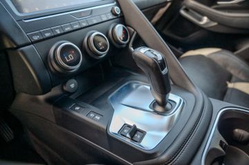 Fahrzeugabbildung Jaguar E-PACE 2.0 S AWD 1.HAND|KAMERA|LED|KEYLESS|SPURH