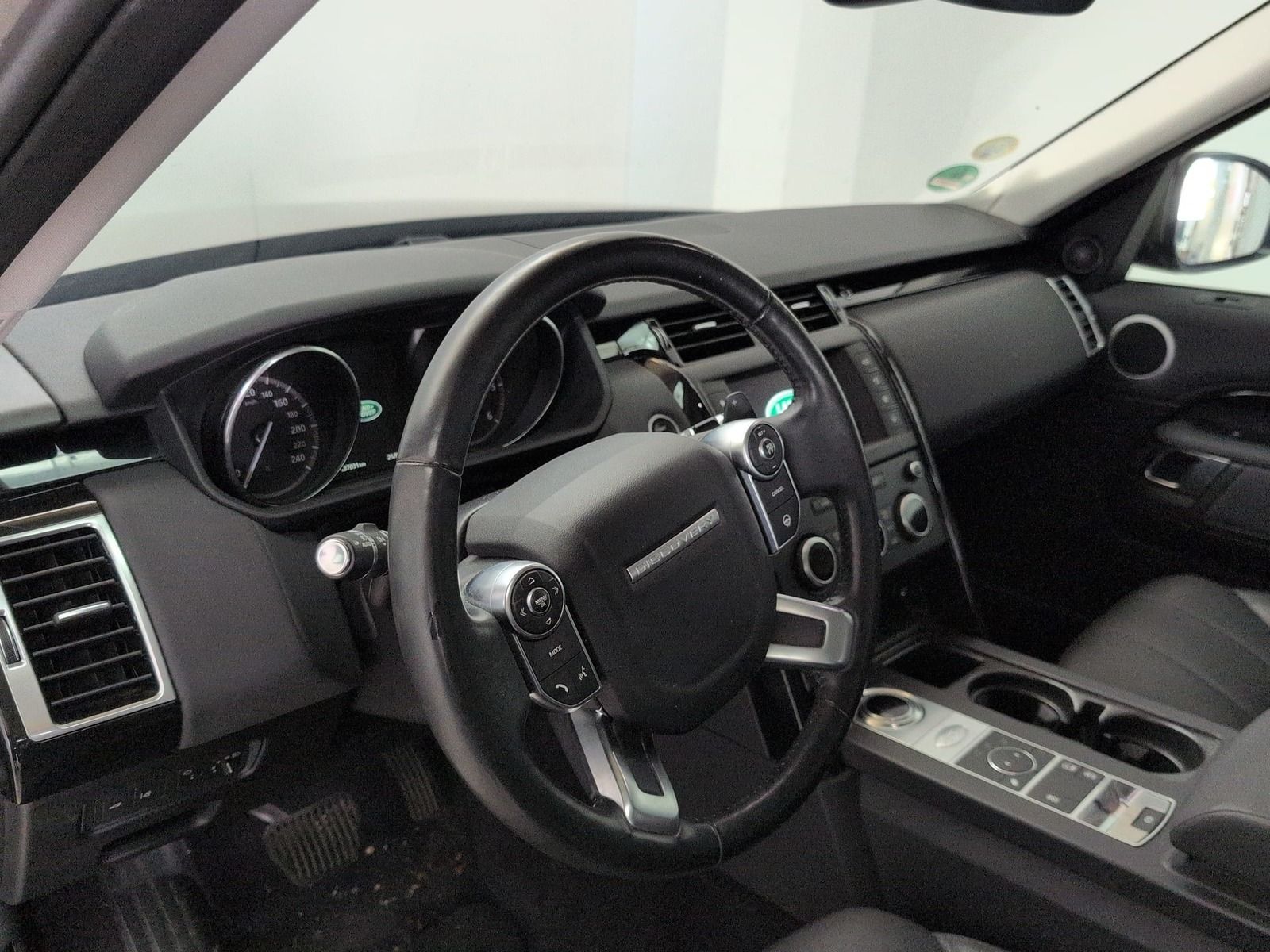 Fahrzeugabbildung Land Rover Discovery 5 2.0 TD4 SE * Leder * AHK * Navi*