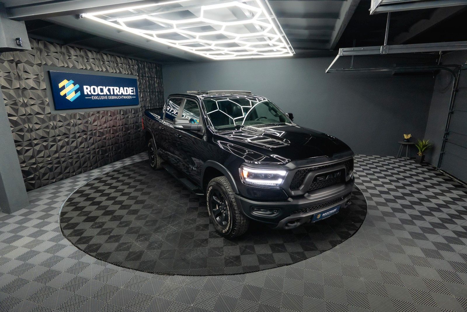 Fahrzeugabbildung Dodge RAM 5.7 V8 HEMI 4x4 REBEL OFFROAD Night AxleLock