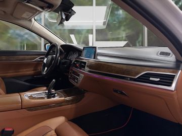 BMW 750 - 8