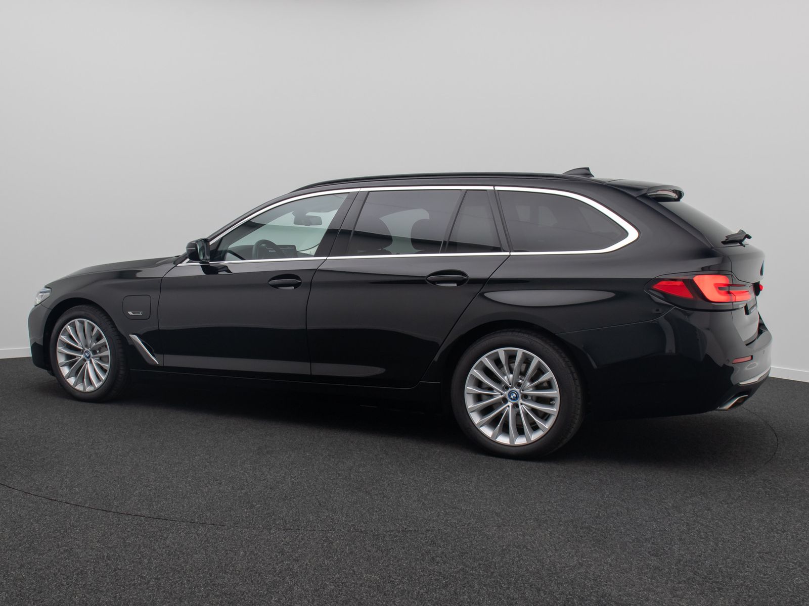 Fahrzeugabbildung BMW 530e Luxury Line DAB Laser Komfort H/K HUD Sport