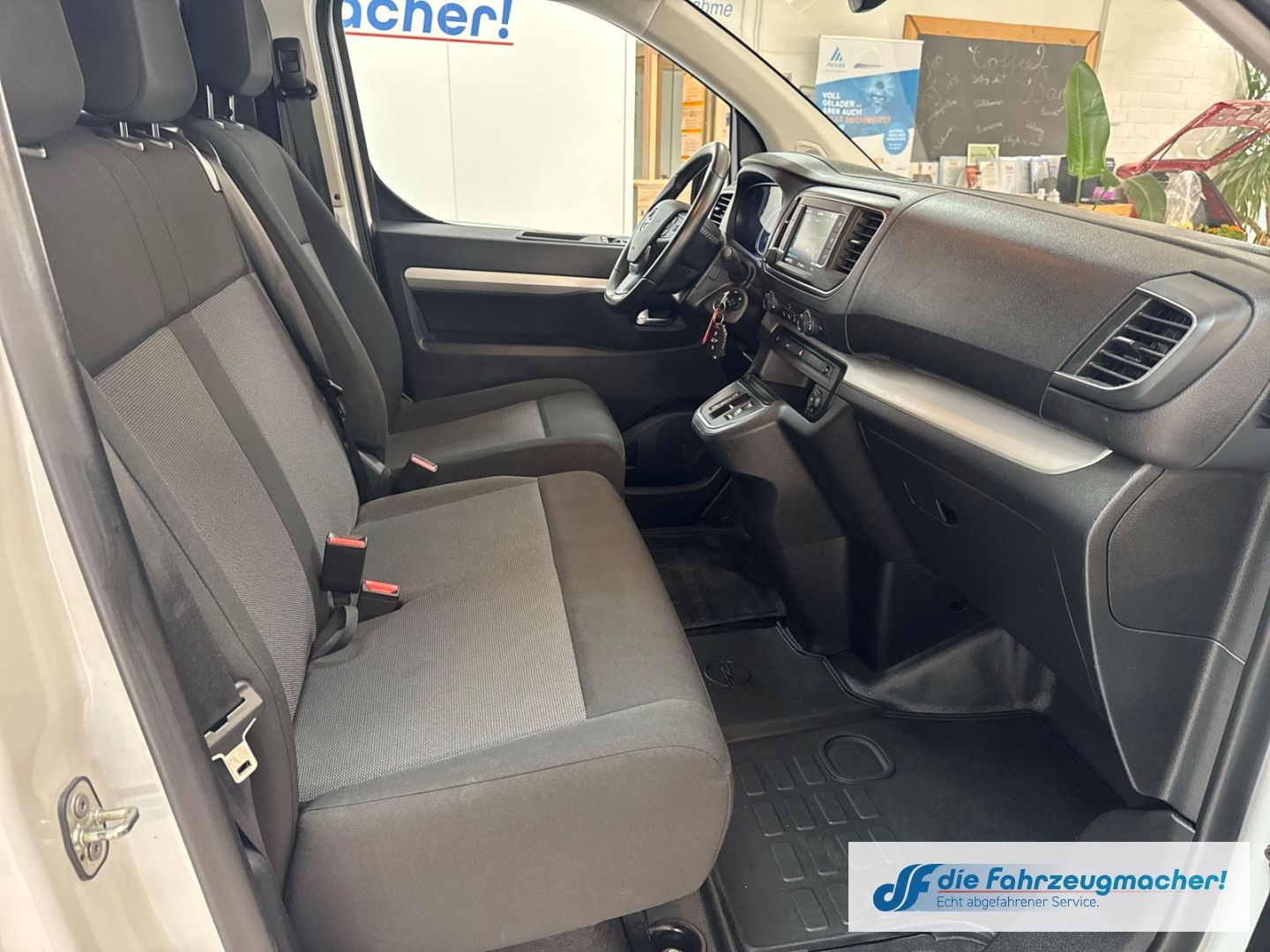 Fahrzeugabbildung Opel Vivaro Kasten -e Elegance L 75 kWh HUD Navi Appl