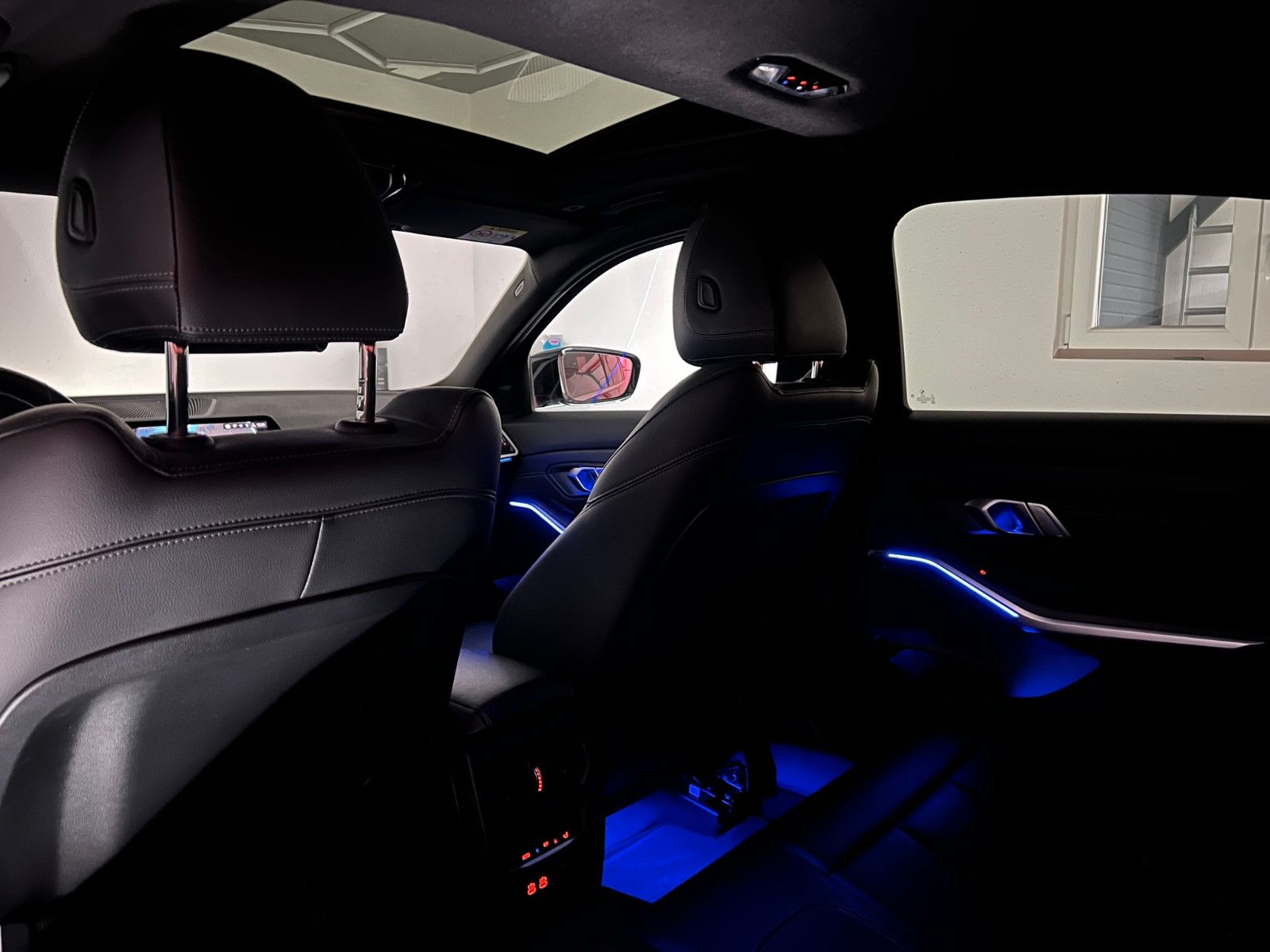 Fahrzeugabbildung BMW 330 i M Sport/LASER/eGSD/HuD/VRTL COCKPIT/DE FZG