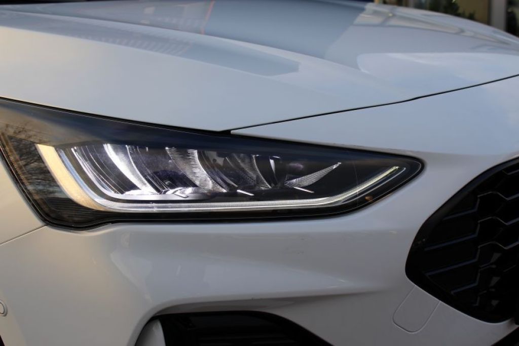 Fahrzeugabbildung Ford Focus Turnier ST-LINE
