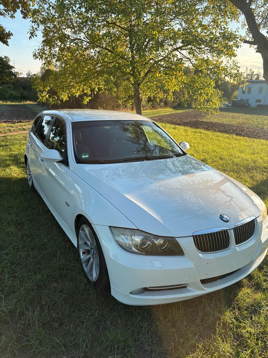 BMW 335 2008 — вигляд ззаду