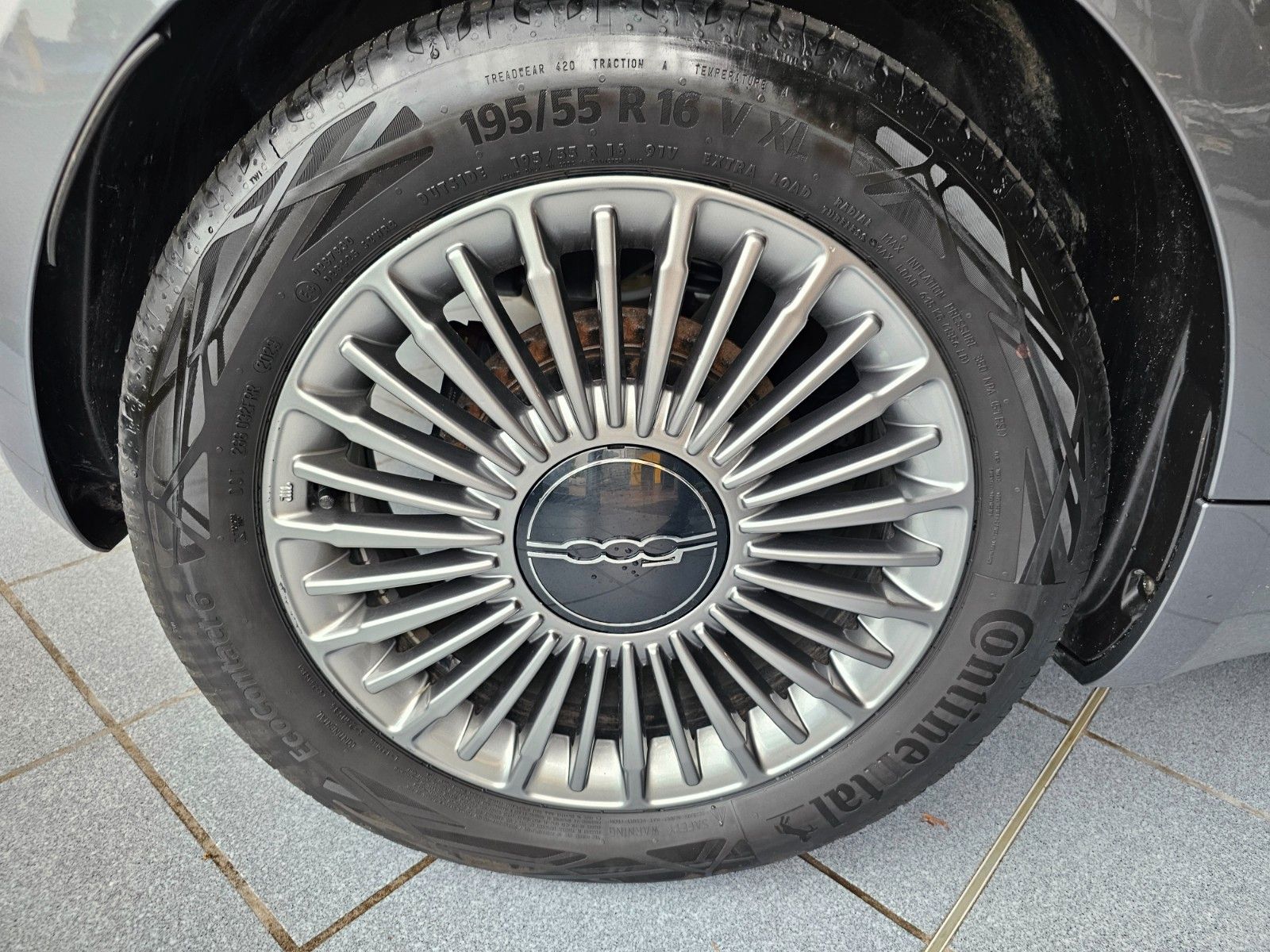 Fiat 500e Sitzheizung Keyless Kamera imagem 3
