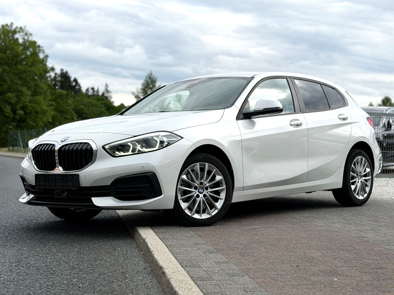 BMW 120i Advantage LED Navi LiveCockpit Unfalllfrei