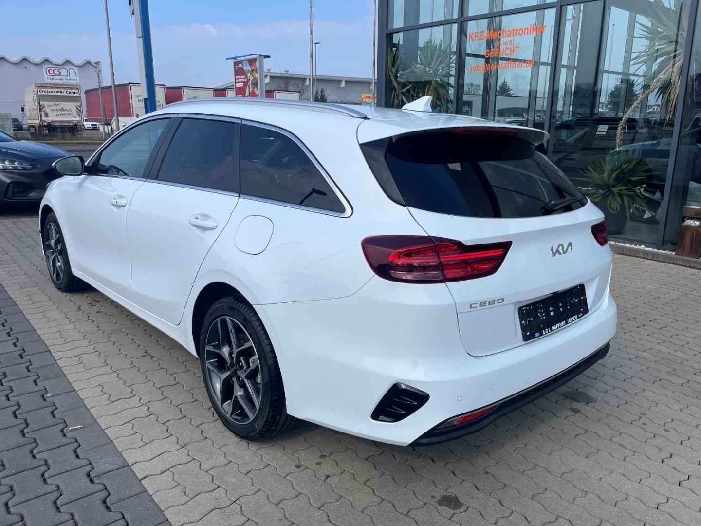 Kia Ceed_sw Ultimate Edition AppleCarPlay P8 P9