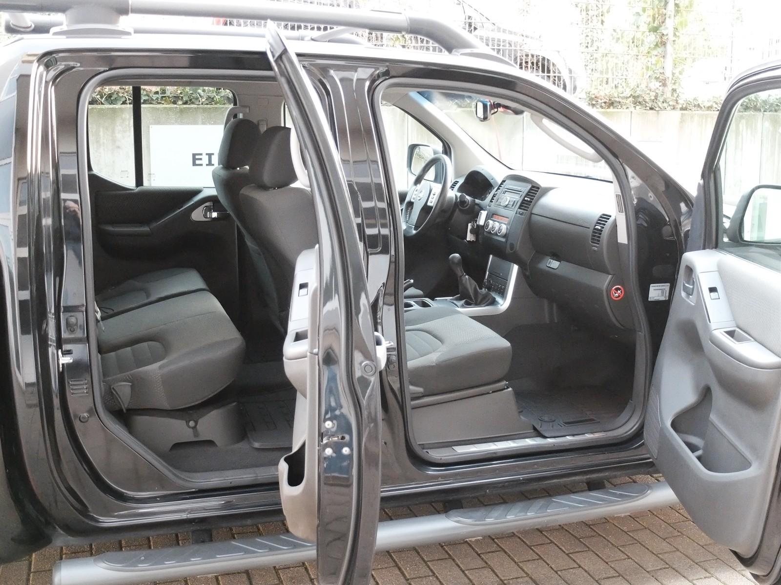 Nissan Navara Double Cab LE 2.5 dCi 190 ch BVM 4x4 / 1ère main / Blocage différentiel / Sièges chauffants / Attelage