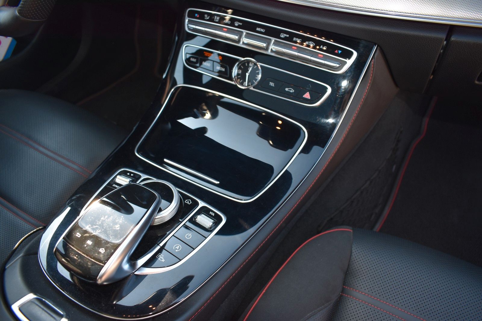 Fahrzeugabbildung Mercedes-Benz E 43 AMG Lim. 4Matic Nightp HUD Multibeam Panora