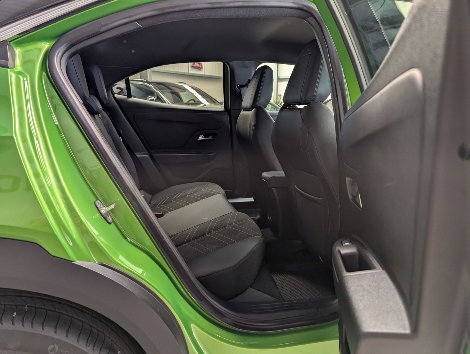 Fahrzeugabbildung Opel Mokka 1.2 Ultimate Aut. Winter-Paket Kamera ACC