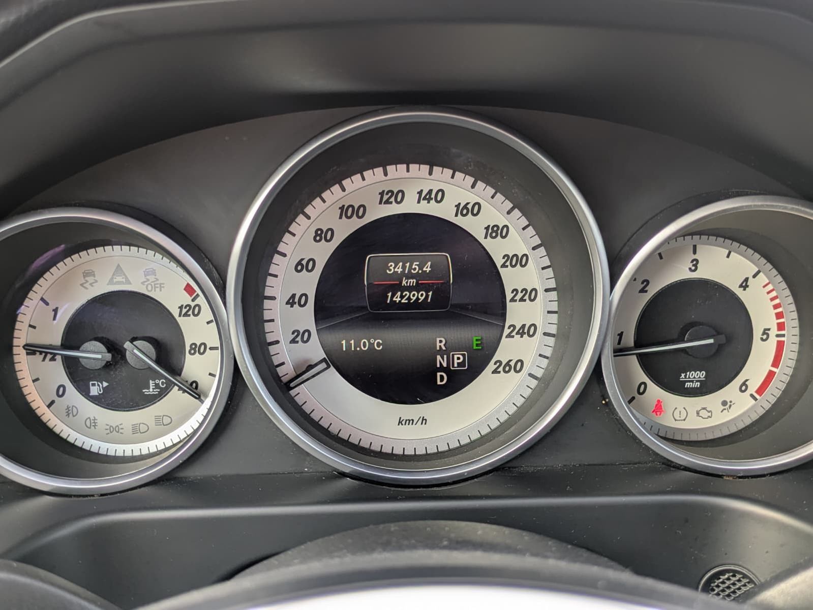 Fahrzeugabbildung Mercedes-Benz E 220 Avantgarde LED*AHK*KAMERA*TEMP*NAVI*SHZ