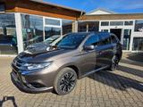 Mitsubishi Plug-in Hybrid Outlander PLUS 2.0 MIVEC 4WD - Mitsubishi Plug-in Hybrid Outlander mit Hybrid-Antrieb: Geländewagen, Automatik