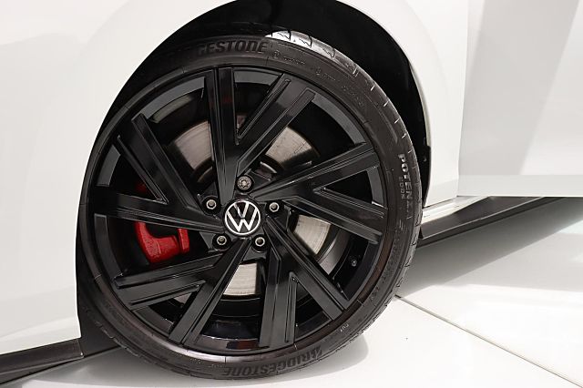Golf GTI 2.0 TSI 245PS NAVI ACC PDC KAMERA SPORT