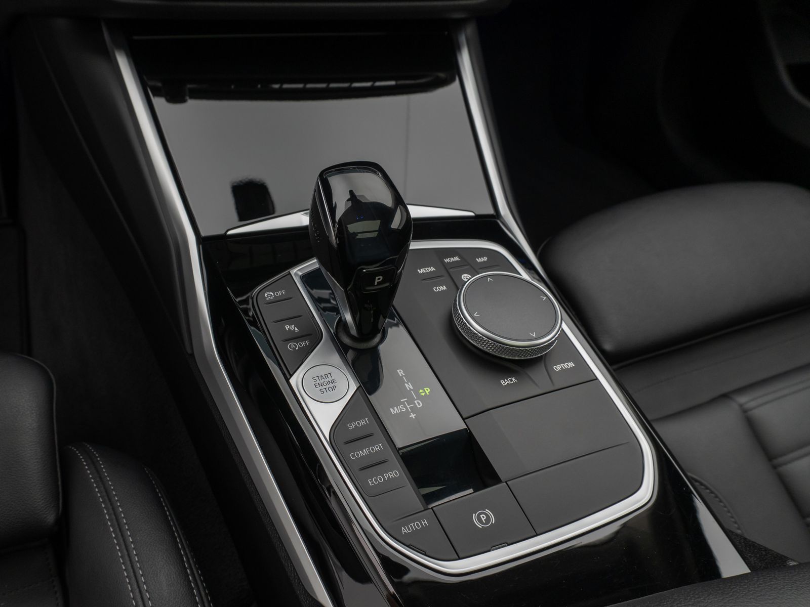 Fahrzeugabbildung BMW 330d xD Sport Line Kamera Panorama HUD DAB H/K