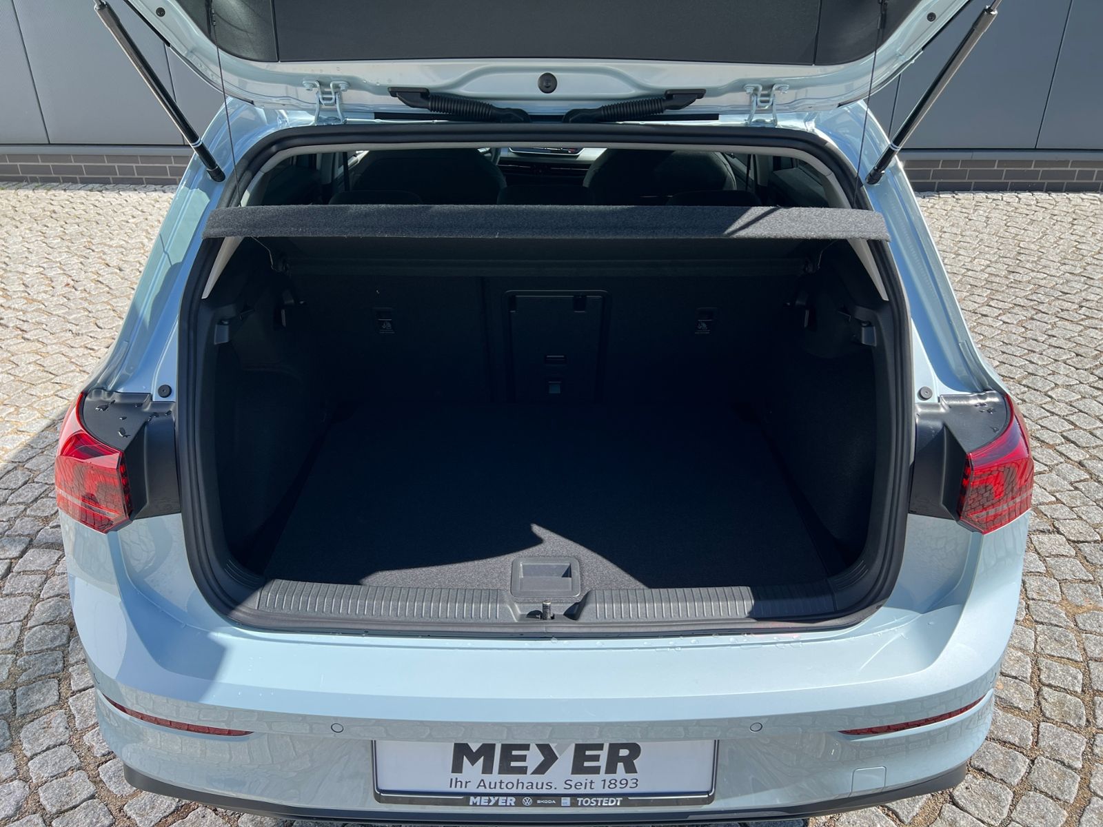 Fahrzeugabbildung Volkswagen Golf VIII Life 1.5 eTSI DSG *LED, ACC, Kamera, 1