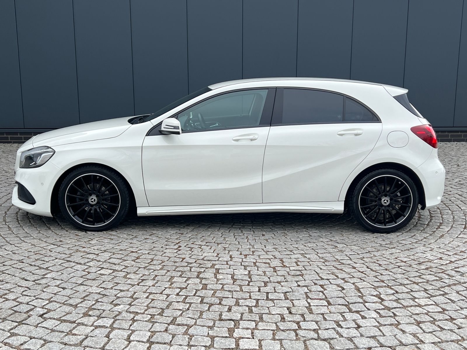 Fahrzeugabbildung Mercedes-Benz A Klasse 180 CDI Style *18"LM-Felge AMG, LED, PD