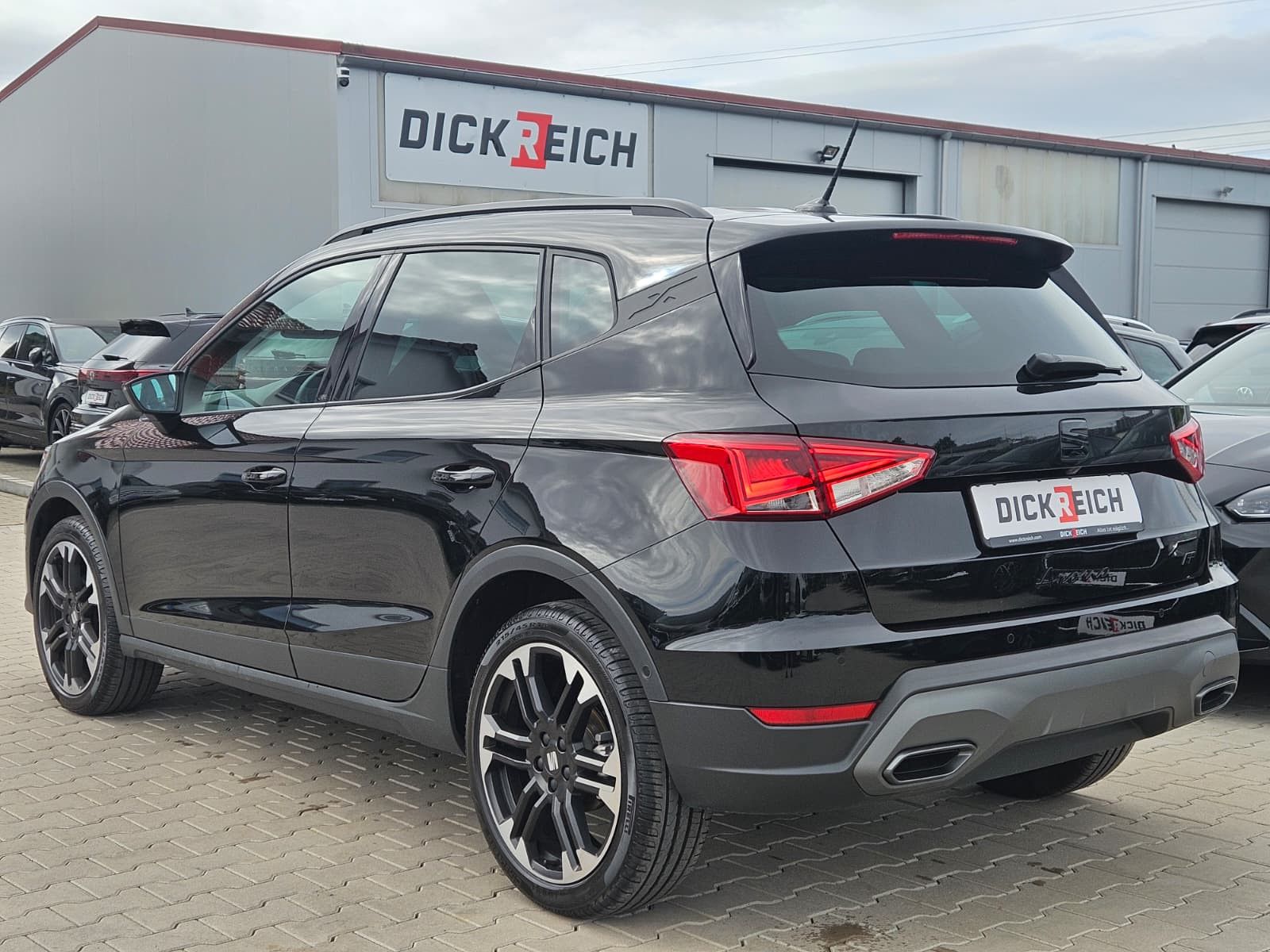 Fahrzeugabbildung SEAT Arona 1.5 TSI DSG FR Black Edition*LED*ACC*