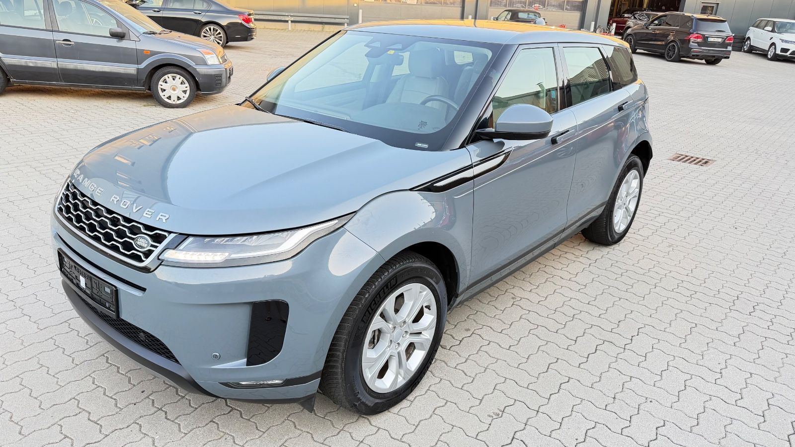 Land Rover Range Rover Evoque P300e R-DYNAMIC 1-Hand