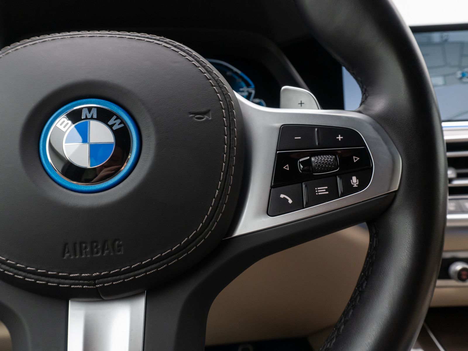 Fahrzeugabbildung BMW X5 xD45e M Sport 360°Laser HUD DAB HiFi AHK 22"