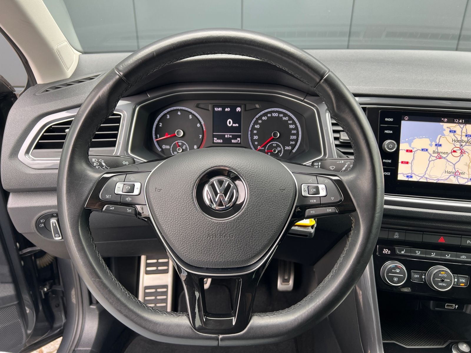 Fahrzeugabbildung Volkswagen T-Roc R-Line 1.5 TSI IQ.DRIVE *AHK, Climatronic,