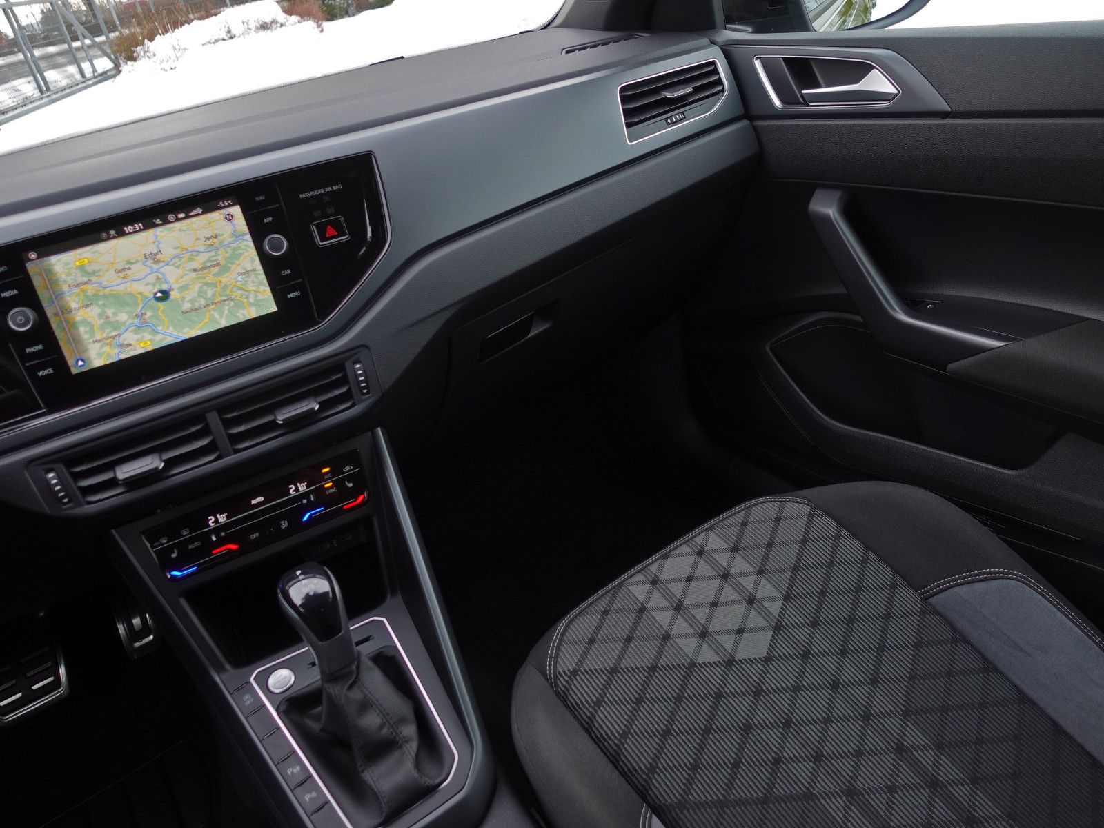 Fahrzeugabbildung Volkswagen Taigo 1.5 TSI DSG R-Line Black Style AHK Assist