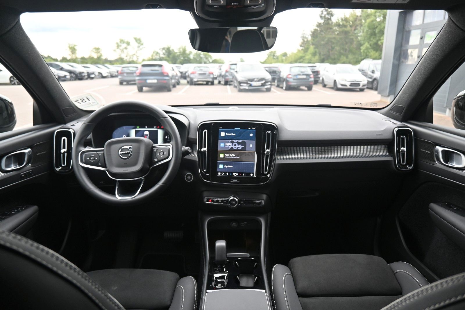 Fahrzeugabbildung Volvo XC40 B3 Plus Black Edition*LED*360*H&K*BLIS*20"