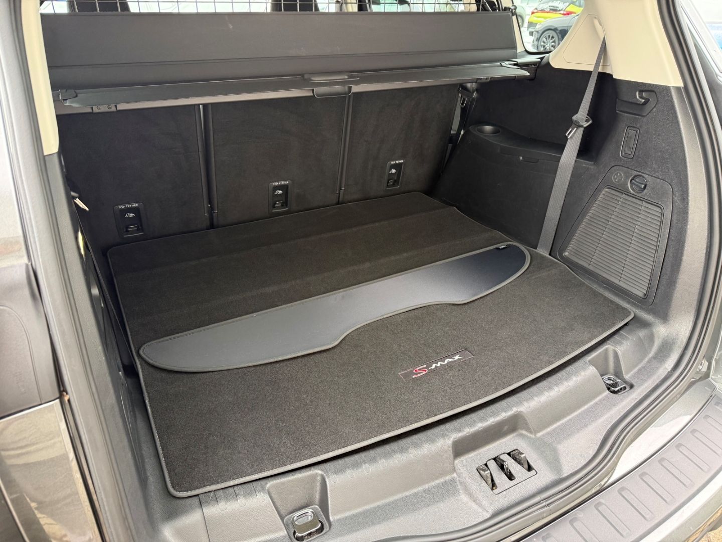 Fahrzeugabbildung Ford S-Max 2.0 EcoBlue Titanium 7-Sitze ACC LED AHK R