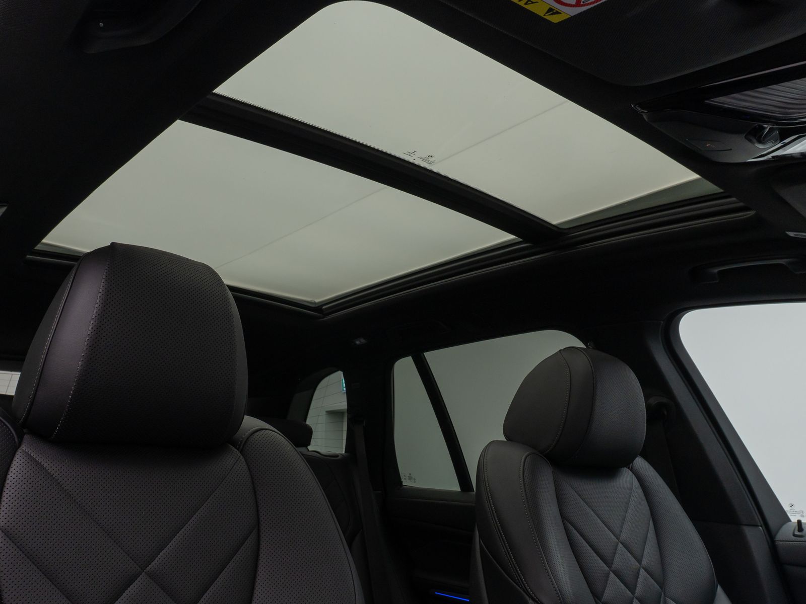 Fahrzeugabbildung BMW X5 xD30d M Sport Panorama 360°HUD HiFi Komfort