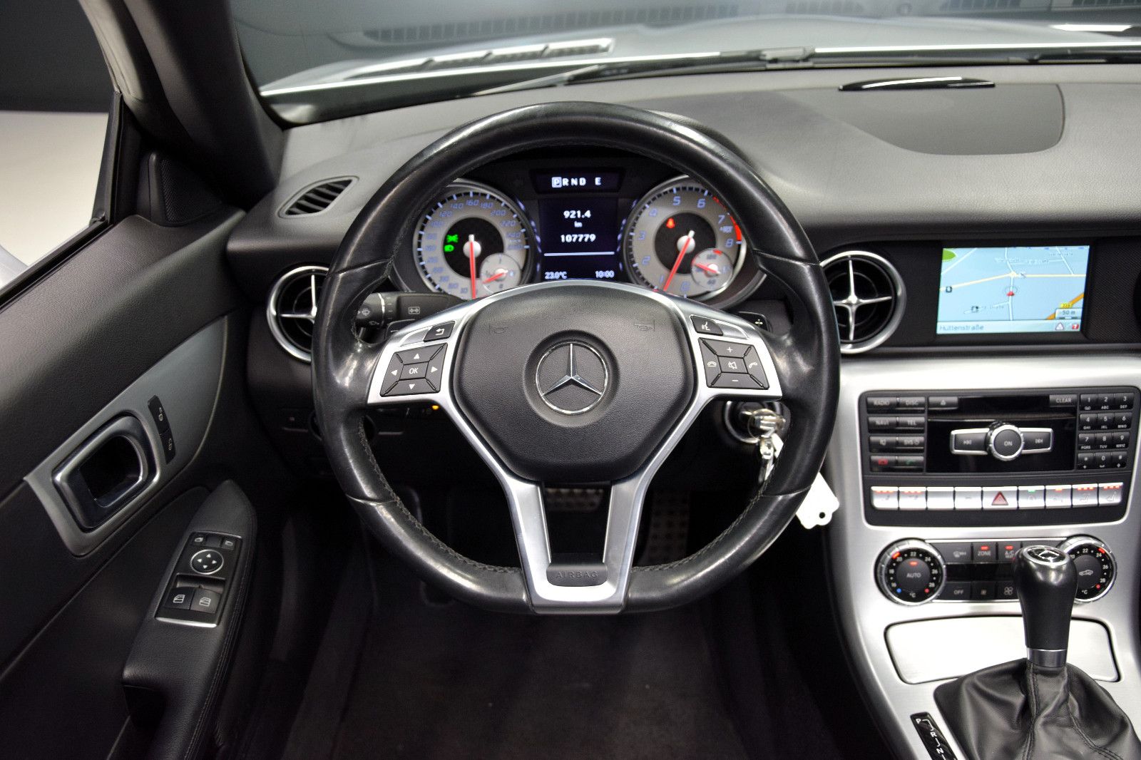 Fahrzeugabbildung Mercedes-Benz SLK 200 AMG Autom Xenon Pano Navi Leder Ambi PDC