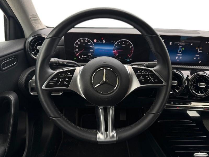 Mercedes-Benz A-Class A 200, миниатюра 12