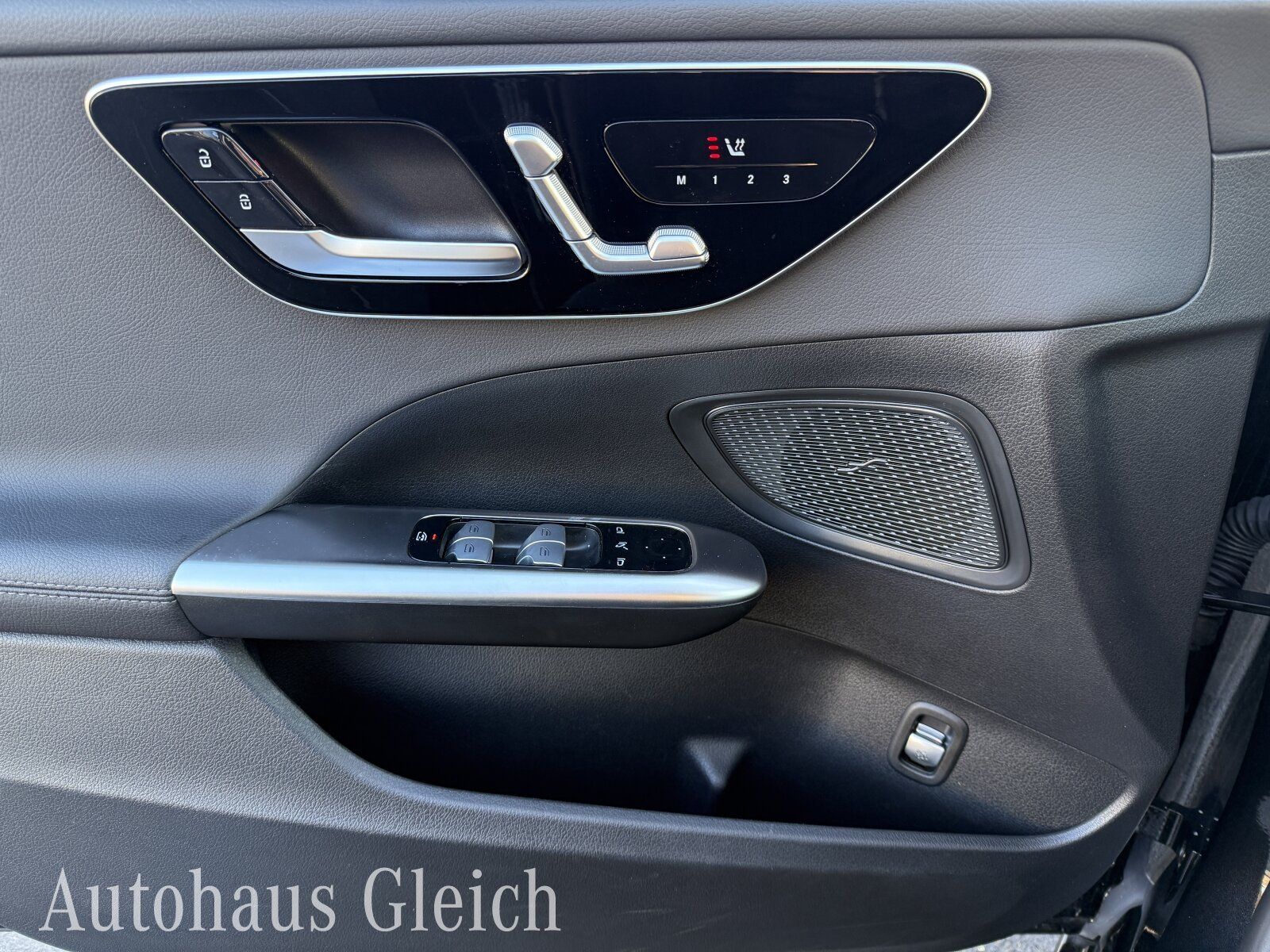 Fahrzeugabbildung Mercedes-Benz C 220 d 4MATIC T-Modell AVANTGARDE Exterieur/Nav