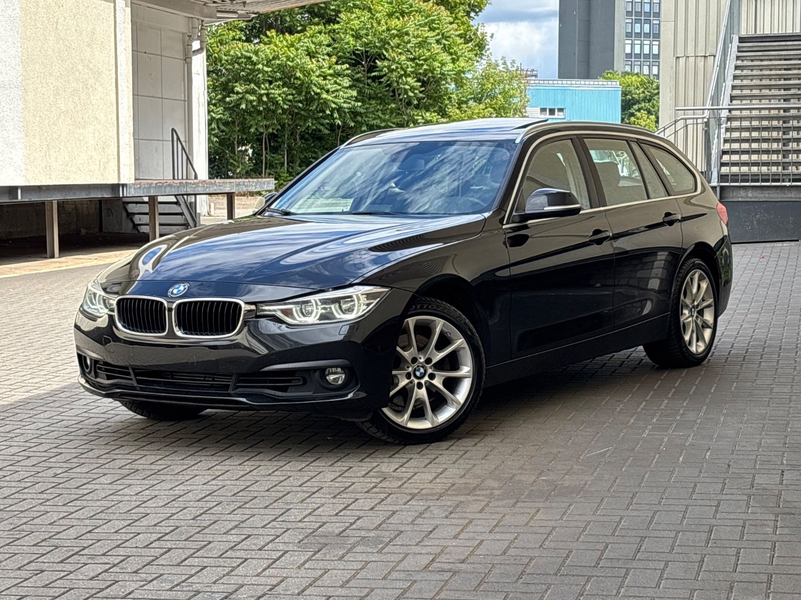 BMW BMW 330 3 Touring 330 d PANO LED AHL SERVICE SzH