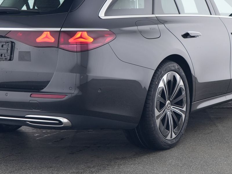 Fahrzeugabbildung Mercedes-Benz E 220 T d AVANTGARDE*Pano*AHK*Distronic*Totwink*