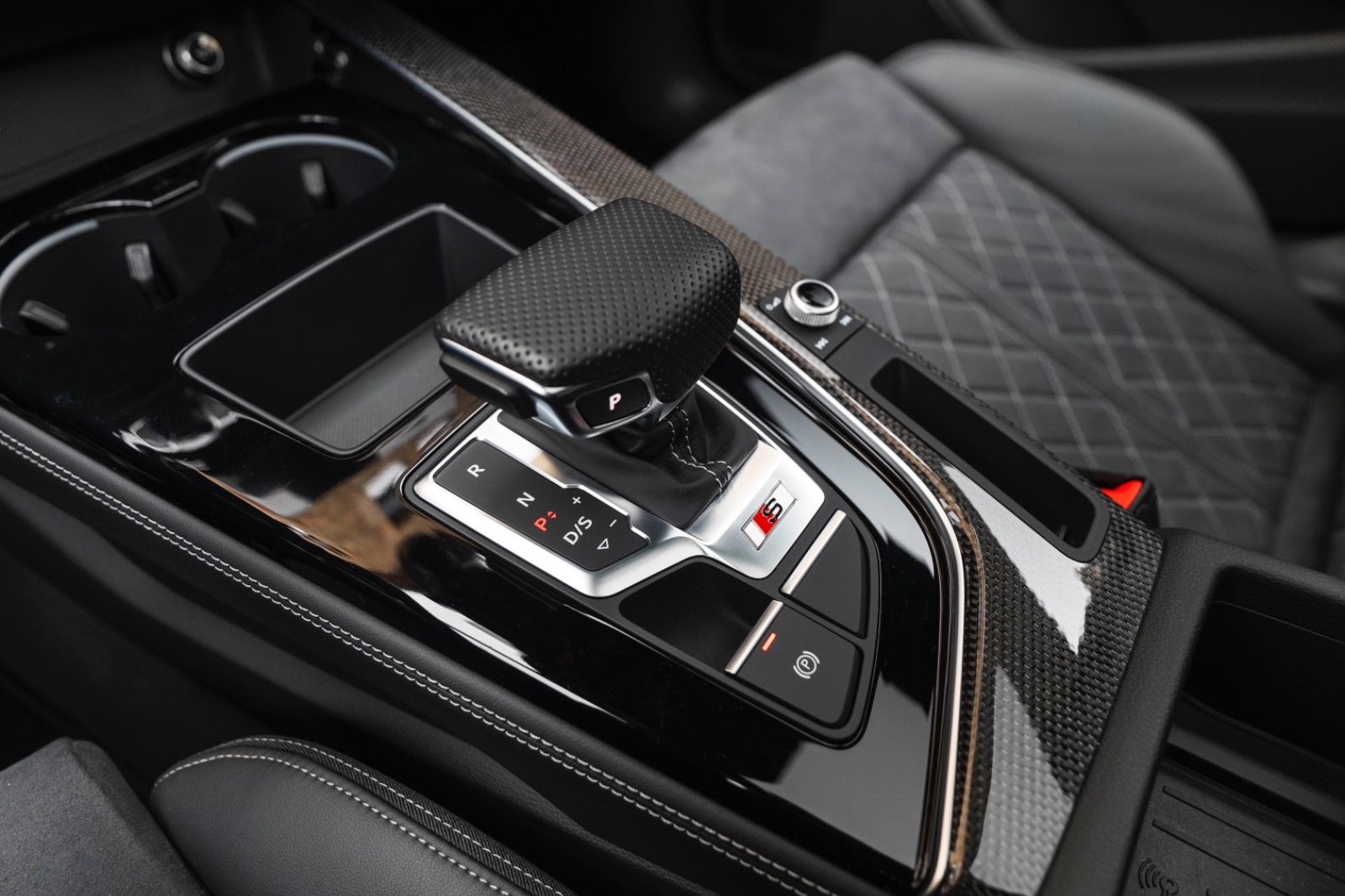 Fahrzeugabbildung Audi S5 TFSI SPORTBACK CARBON CARPLAY B&O MASSAGE 360