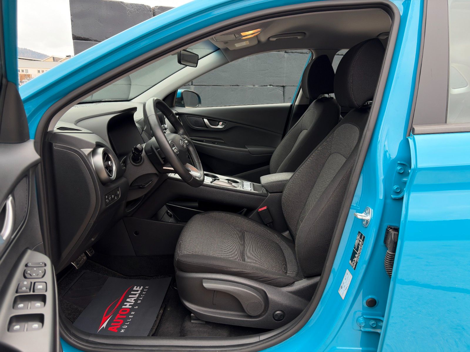 Fahrzeugabbildung Hyundai KONA E Select LKA ACC PDC SHZ LHZ CarPlay Navi