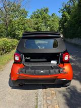 Smart ForTwo Cabrio 0.9 66kW twinamic - Orange/Schwarz - Smart ForTwo Gebrauchtwagen in Freiburg