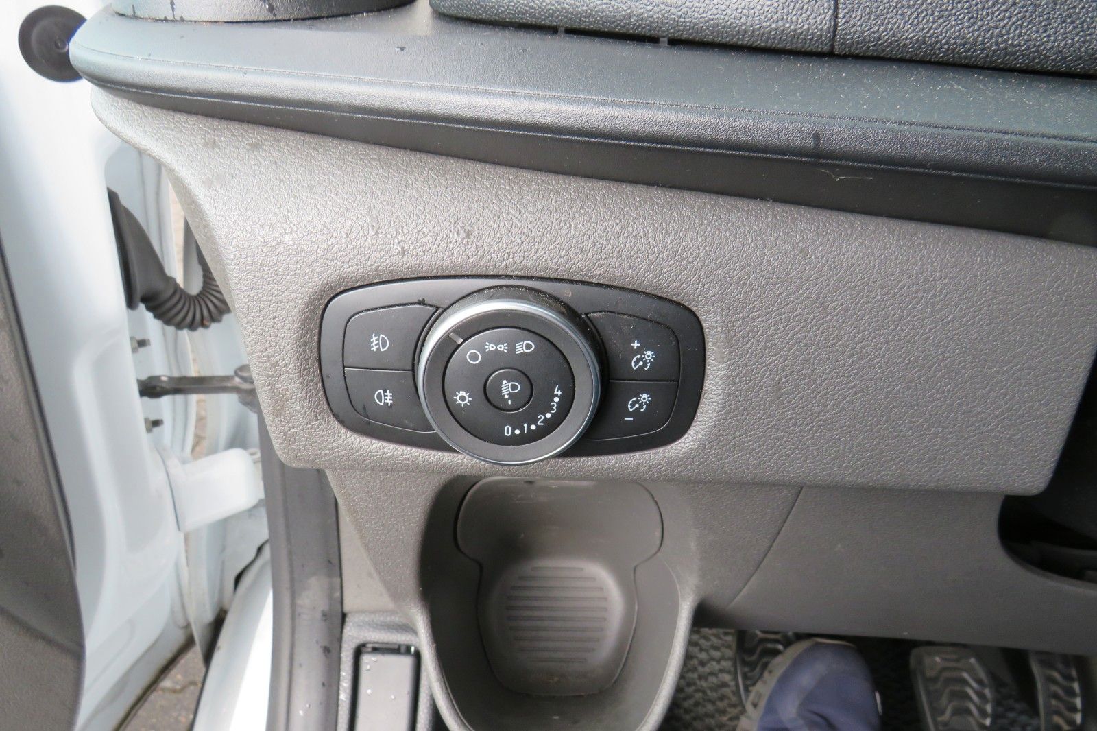 Fahrzeugabbildung Ford Transit Custom Kombi 320 L2 Trend
