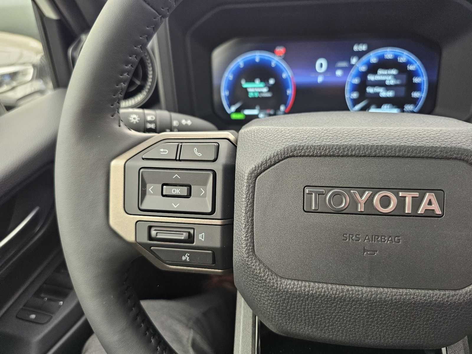 Fahrzeugabbildung Toyota Land Cruiser Premium Hybrid T1 72.000EUR! Stock!