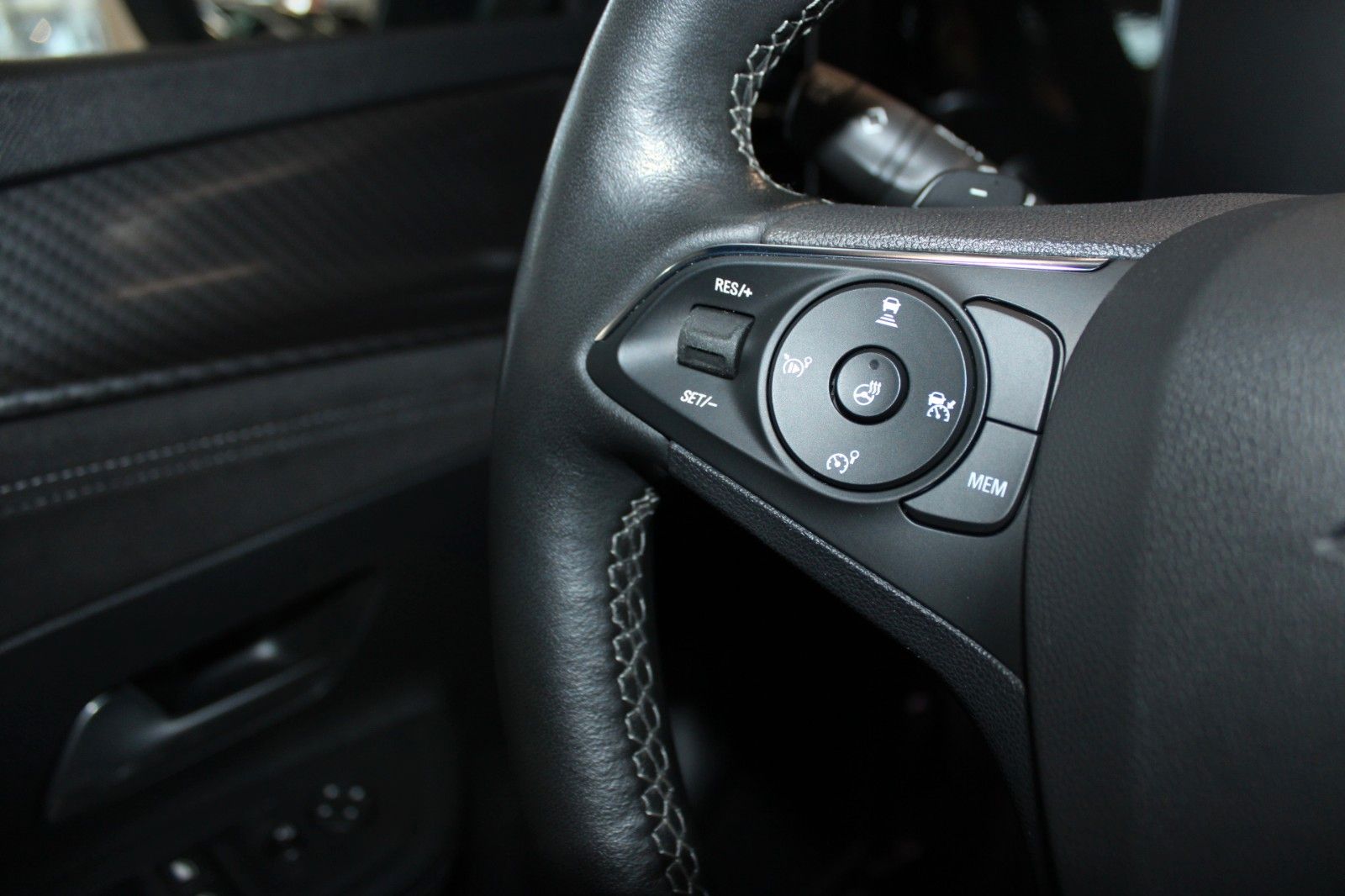 Fahrzeugabbildung Opel Mokka Ultimate Automatik IntelliLux + ALCANTARA