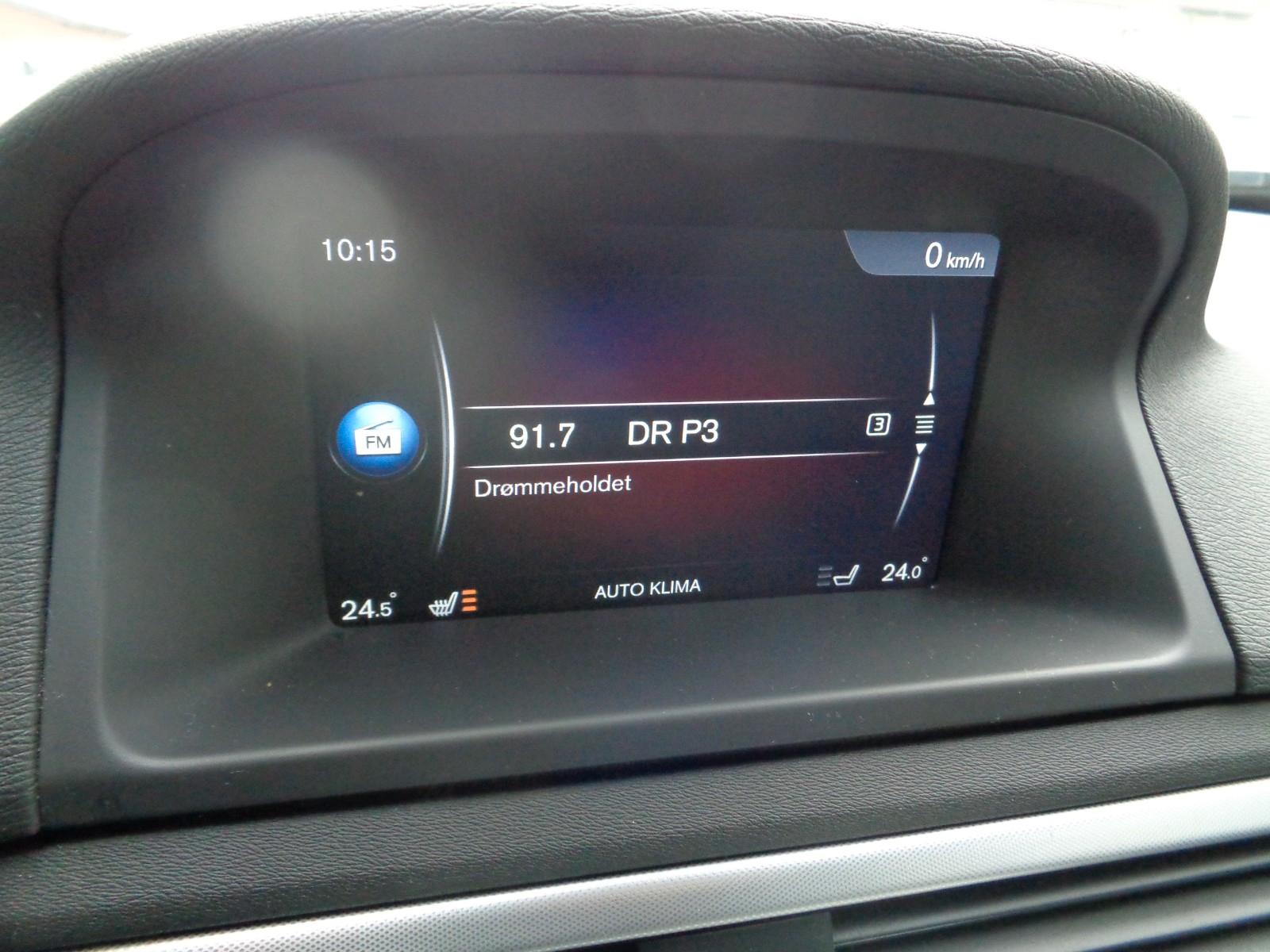 Volvo V70 2015 — photo 16