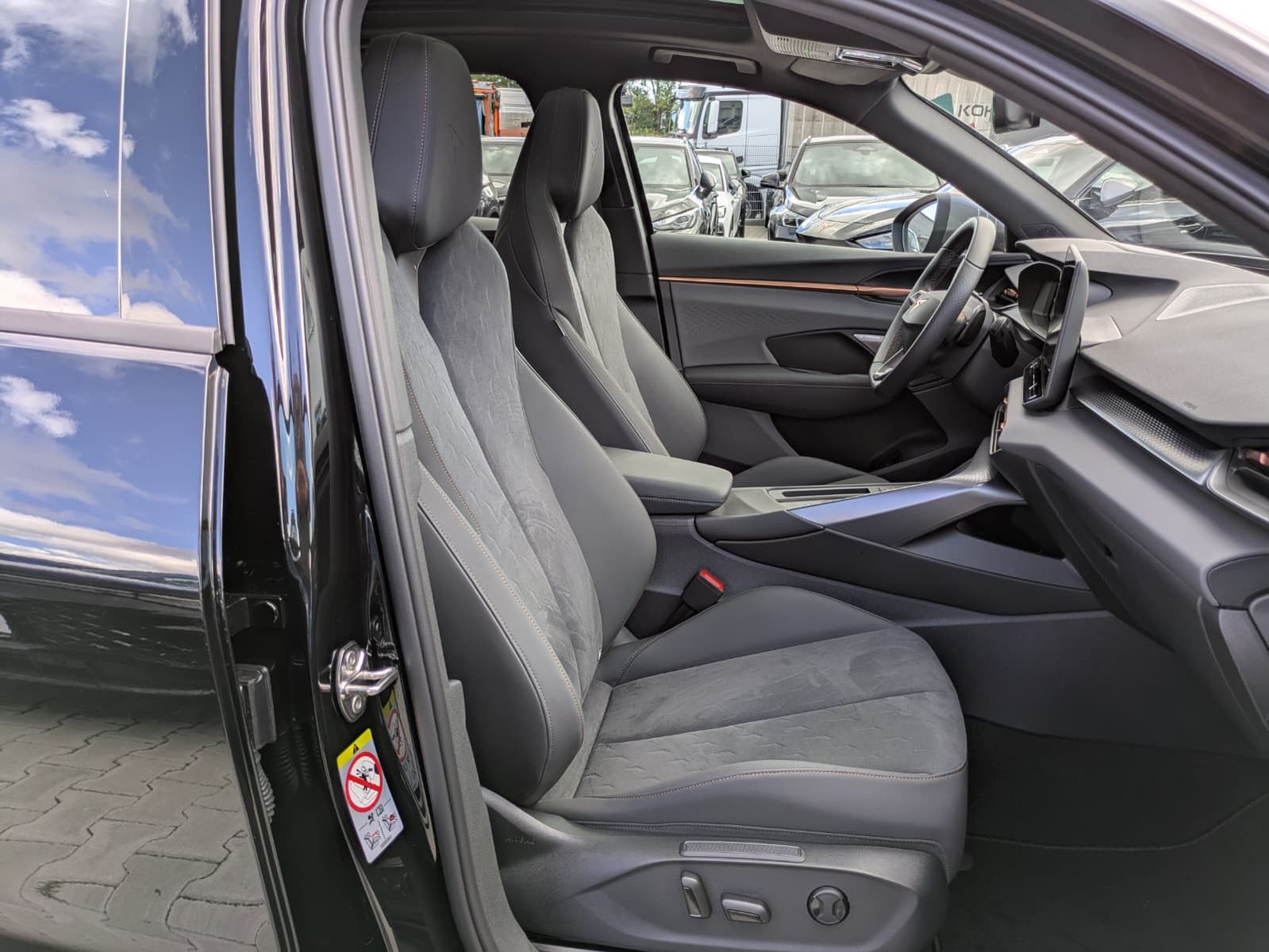 Fahrzeugabbildung CUPRA Terramar 2.0 TSI 4D VZ HUD*MATRIX*PANO*DCC*20"