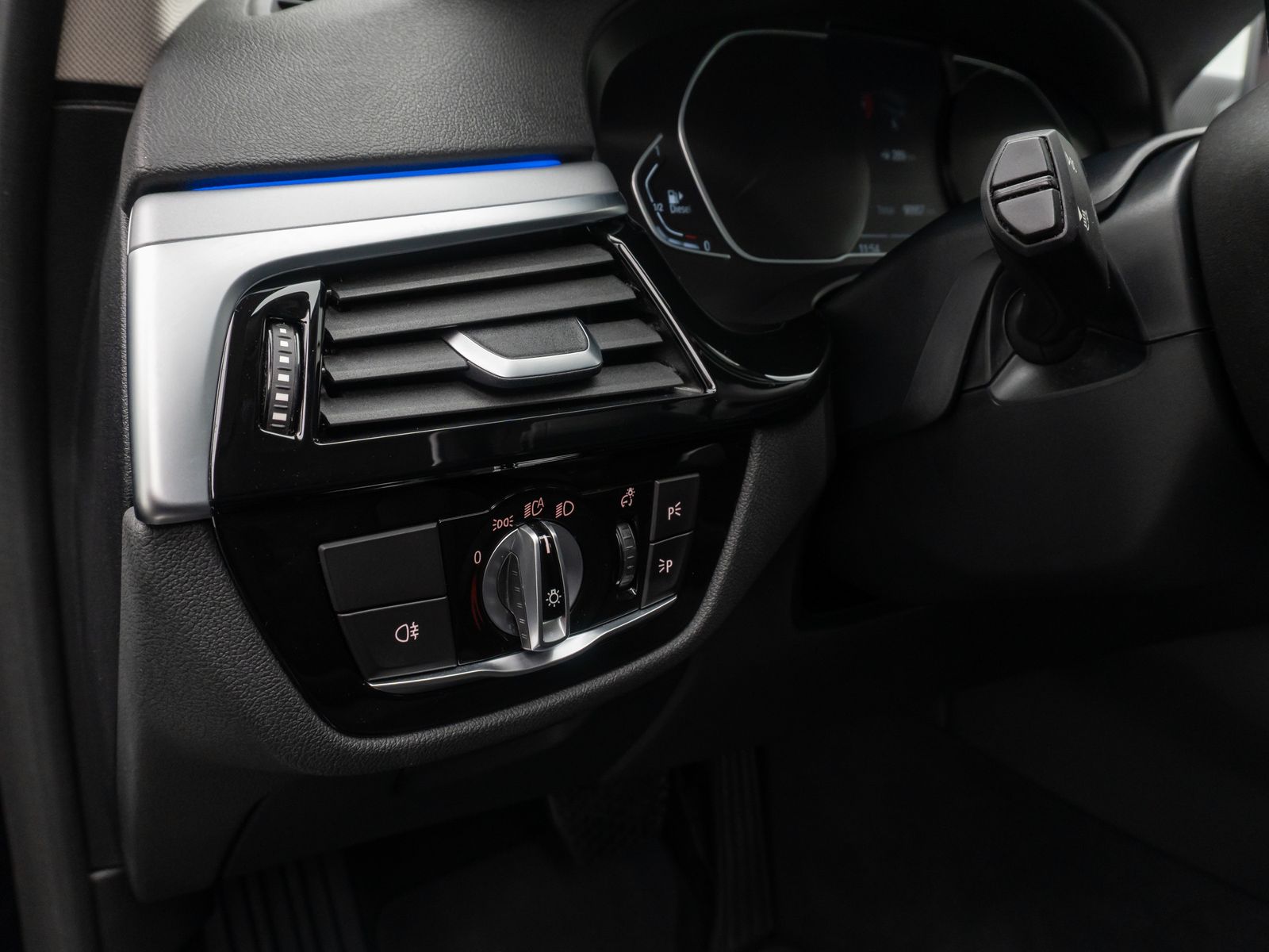 Fahrzeugabbildung BMW 520d Kamera HUD DAB Leder Alarm DisplayKey Sport