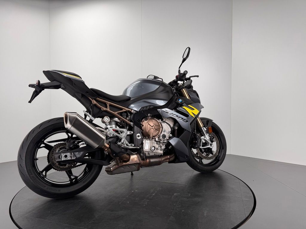 Fahrzeugabbildung BMW S1000 R *NEUWERTIGER *1. HAND